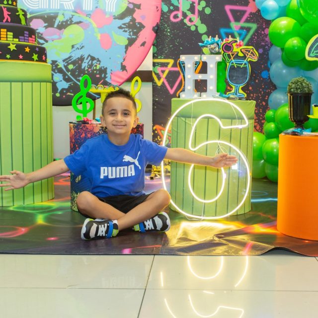 🎉✨ Que festa dupla incrível celebrando os 11 anos da Letícia e os 6 anos do Henry no Joy Kids Ataliba Leonel! ✨🎉 Uma comemoração repleta de alegria, união familiar e momentos inesquecíveis que uniram os dois aniversariantes em uma celebração cheia de amor e diversão. Agradecemos imensamente à Bruna e ao Igor por confiarem em nosso espaço para esse dia tão especial! Um obrigado especial aos nossos parceiros incríveis: 📸 Fotografia: @_youclick 📦 Totem: @_youclick ✨ Decoração: @decoradoramarcia Siga @bruaaprile e @igorsilvalh para mais momentos dessa festa linda! Que a Letícia e o Henry continuem crescendo com muita saúde e felicidade! 💙⚽ #FestaJoyKids #LeticiaeHenry #AtalibaLeonel #FestaDupla #MomentosFelizes #Gratidão