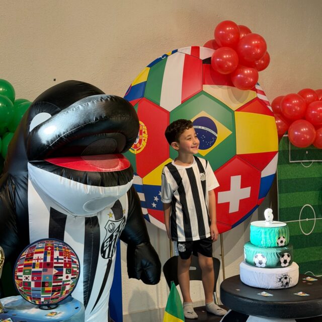 Davi, 6 anos, e uma comemoração que entrou para a história! 🏆⚽️

Que honra foi para nós do Joy Kids Joaquina Ramalho, receber o pequeno Davi no dia 21/06 para celebrar seus 6 anos! Com um tema incrível misturando a emoção da Copa do Mundo com a paixão pelo Santos, essa festa não poderia ter sido mais épica.

O grande ponto alto do dia? A surpresa inesquecível da presença do mascote oficial do Peixe! Ver a reação do Davi ao encontrar seu ídolo de perto foi um momento emocionante e único, que encheu nosso buffet de alegria e torcida! 🐳✨

Agradecemos demais à Giselia (@gisah.santos.9) e ao Ricardo pela confiança em nossa equipe. Foi um prazer enorme ajudar a realizar esse sonho do Davi com tanto capricho e dedicação.

Aqui, cada detalhe é planejado para tornar o dia do seu pequeno verdadeiramente inesquecível. Sonha com uma festa personalizada e cheia de surpresas? Vem conversar com a gente no Joy Kids Unidade Joaquina Ramalho 👇

Santos Futebol Clube  @santosfc 

#JoyKids #FestaSantos #SantosFC #DaviFaz6 #CopaDoMundo #FestaInfantil #BuffetInfantil #RealizandoSonhos #MascoteSantos #FestaDeMenino #MomentosInesqueciveis