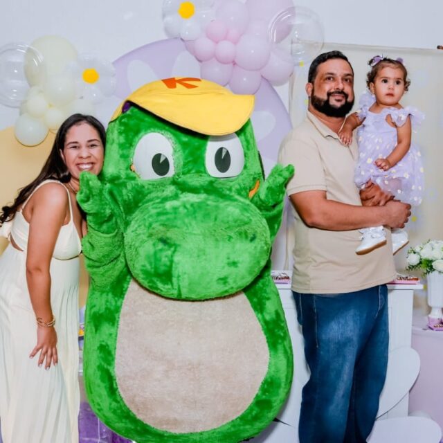 Catarina celebrou seu 1º aninho em uma festa radiante com tema Girassol no Kroko Kids Buffet! 🌻💚

Thaís e Rodolfo, que alegria receber a família de vocês no dia 11/01 para esse momento tão especial. O tema trouxe muito brilho, calor e sorrisos para a pequena Catarina e todos os convidados!

Obrigada por escolherem o Kroko Kids Buffet para criar essas memórias inesquecíveis. Que venham muitos anos de felicidade! 🥰

Assessoria @mimose.studio - Estratégia & Marketing ✨