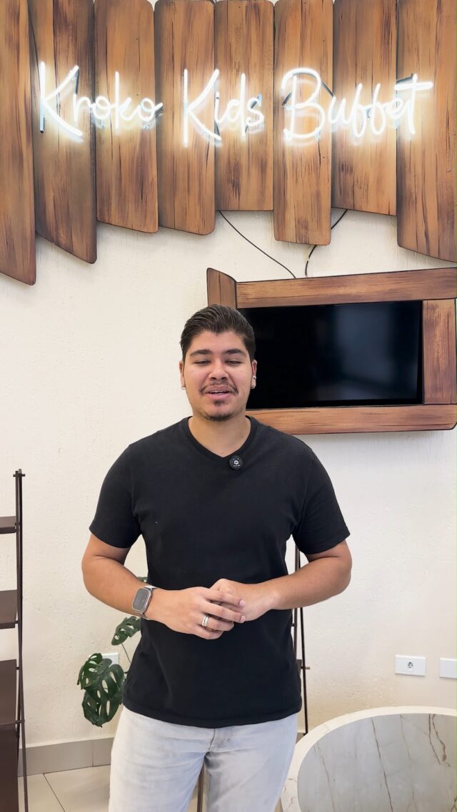 Você sabia que o buffet infantil mais bem avaliado do Google está bem aqui, na Vila Maria? 🏆🐊✨

Nós não estamos falando apenas de uma festinha, estamos falando de uma experiência aprovada por quem mais importa: vocês! São mais de 11.600 avaliações no Google e uma nota incrível de 4,9 estrelas. ⭐⭐⭐⭐⭐

Mas qual é o segredo do Kroko Kids para ser o queridinho das famílias? É a nossa dedicação inegociável a três pilares:
✅ Qualidade: Brinquedos incríveis, infraestrutura segura e um espaço pensado para a diversão de todas as idades.
✅ Atendimento: Uma equipe treinada para cuidar da sua família com todo o carinho e atenção que vocês merecem.
✅ Fartura: Sabe aquela festa onde a comida não para de passar e é tudo delicioso? Aqui a nossa gastronomia é farta e inesquecível!

O nosso maior compromisso é realizar o sonho do seu filho e entregar a festa perfeita para a sua família.

Não feche o seu evento antes de nos conhecer! Vem tomar um café com a gente, fazer um tour pelo espaço e, claro, provar as nossas delícias de perto. 😋

👉 Clique no link da nossa bio (ou no botão "Saiba Mais") e agende sua visita ou solicite seu orçamento com a nossa equipe agora mesmo!

#KrokoKidsBuffet #BuffetInfantilVilaMaria #BuffetZonaNorte