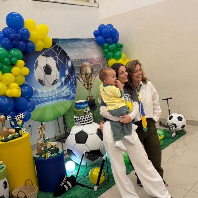 Tem coisa mais linda do que celebrar a nossa cultura e as nossas raízes? Os pais Mariela e Caíque escolheram o tema encantador "Brasilidades" para comemorar o aniversário de 2 anos do pequeno Gabriel, e o palco dessa festa inesquecível foi o Kroko Kids Buffet (Unidade Vila Maria)! 🎈

O buffet encheu-se de cores, ritmos e sorrisos no último dia 06/06. Enquanto o Gabriel e os seus amiguinhos exploravam o nosso brinquedão, tobogã e recebiam todo o carinho do nosso mascote Kroko, a Mariela e o Caíque puderam relaxar, curtir os convidados e aproveitar a nossa gastronomia impecável, com salgadinhos quentinhos e aquele atendimento humanizado que só a nossa equipe tem!

✨ Por que o Kroko Kids é o queridinho da Vila Maria?
• Mais de 27 Atrações Incríveis: Diversão segura e monitorada que encanta desde os bebês até os adultos.
• Tranquilidade Total para os Pais: Você vive o momento e diverte-se; a nossa equipe cuida de toda a organização.
• Cardápio Farto e Delicioso: Ingredientes de alta qualidade, comidinhas irresistíveis e opções de bebidas geladas para os adultos brindarem.
• Espaço Amplo e Acessível: Conforto, climatização e infraestrutura de ponta na Zona Norte de São Paulo.

Quer fazer a festa do seu filho ser um sucesso inesquecível como a do Gabriel? 🌟

O sonho da festa perfeita está a apenas um clique. Preencha o nosso formulário de orçamento rapidinho e receba uma proposta exclusiva e personalizada para garantir a sua data com a gente! ⬇️