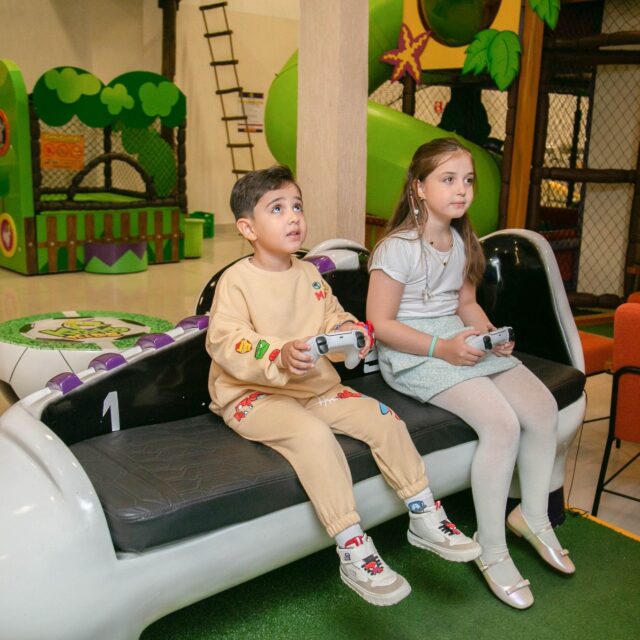 No dia 23/05, o Kroko Kids Buffet virou a base secreta dos Heróis e Vingadores para receber o nosso pequeno super-herói! Foi um dia de pura adrenalina, batalhas divertidas nos brinquedos e muitas risadas do começo ao fim! 💥🚀

A mamãe Yngrid caprichou em cada detalhe para que o Ravih e seus amiguinhos vivessem uma aventura inesquecível ao lado de pessoas tão especiais! 🥹❤️

Yngrid, muito obrigado por confiar em nossa equipe e no nosso espaço para realizar essa comemoração tão linda. Que a caminhada do Ravih seja sempre cheia de força, saúde, proteção e grandes vitórias! 🐊💚✨

Deslize para o lado para ver essa liga de heróis em ação! ➡️📸